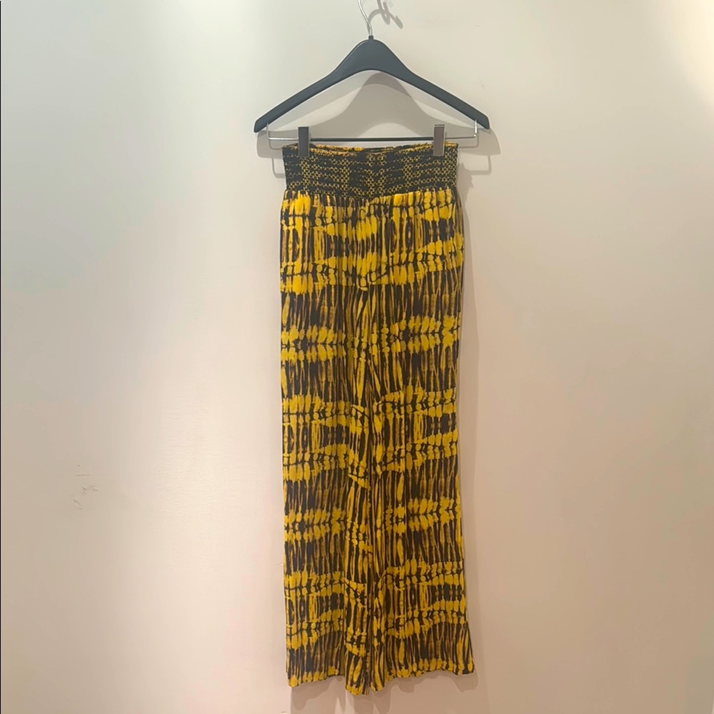 Alice + Olivia Yellow and Black Wide Leg Pants. Size M.